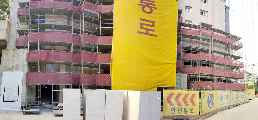 시스템 비계를 사용한 안전통로 및 출입구 설치